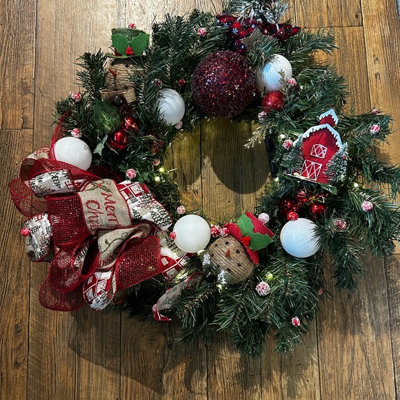 Festive Holiday Wreath with Red and Green Accents - Picture 1 of 6